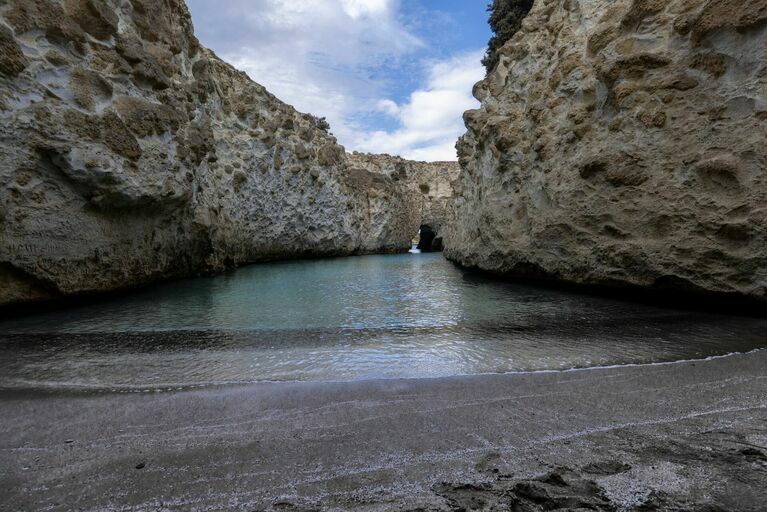 Milos_Generic_Photos_16